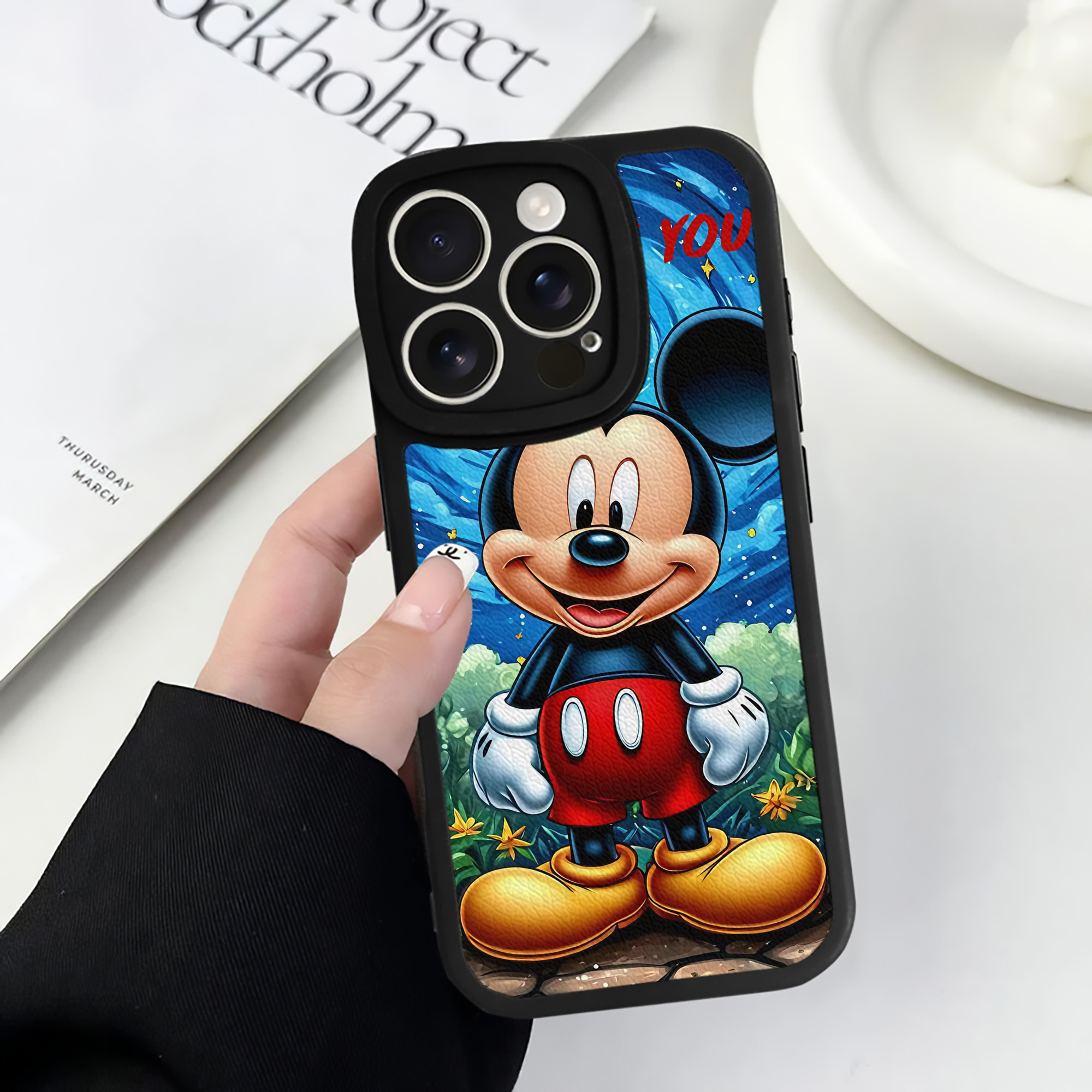 （画像用） ミッキーマウス Mickey Mouse 【iPhone 16シリーズ対応】シリコンスマホケース（レザー調） 材質：シリコン